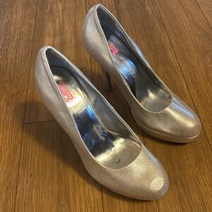 9&Co Shiny Silver Heels Size 7.5
